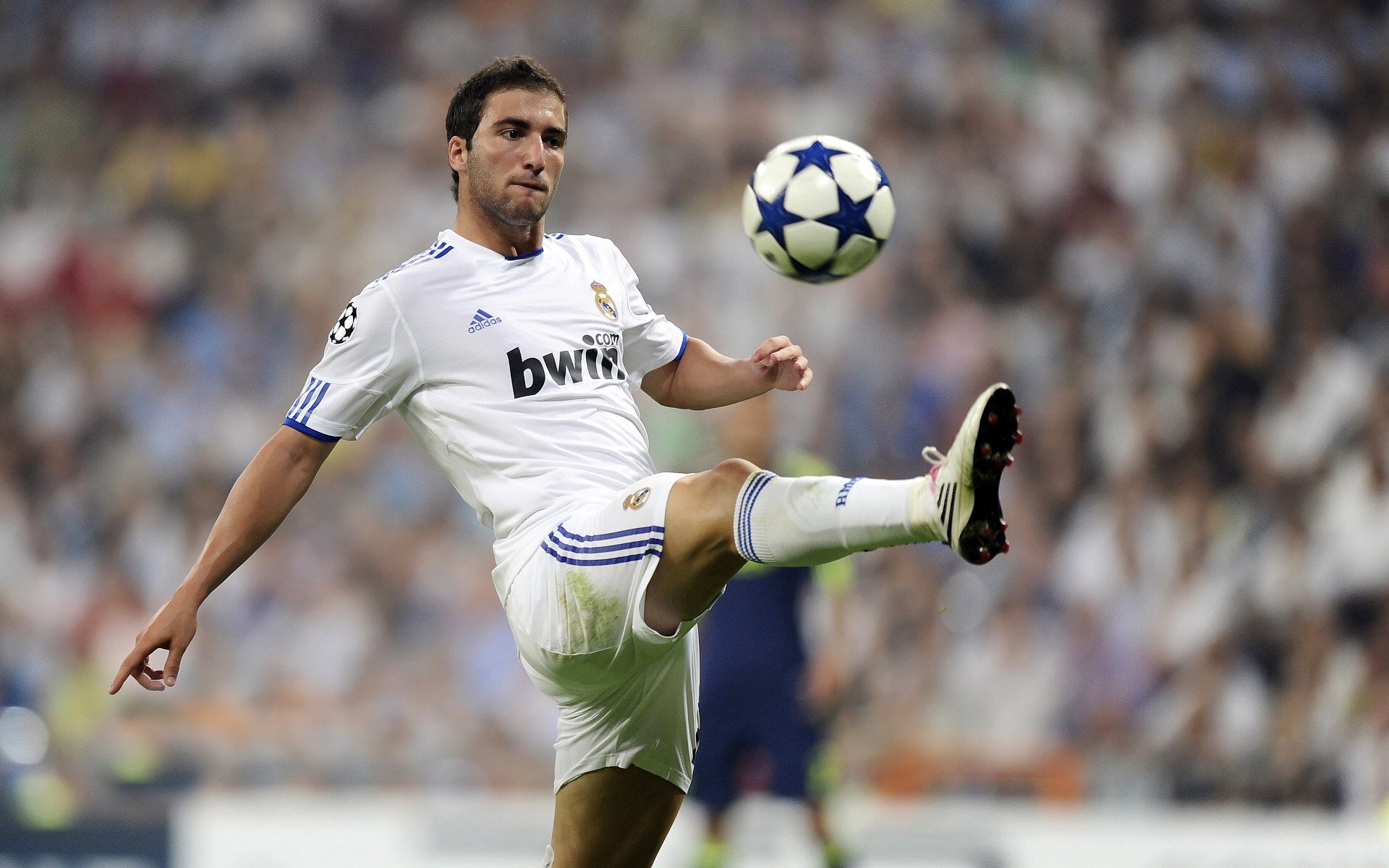 赛场多面手：李明攻防两端表现都极为出色！，李明比赛视频